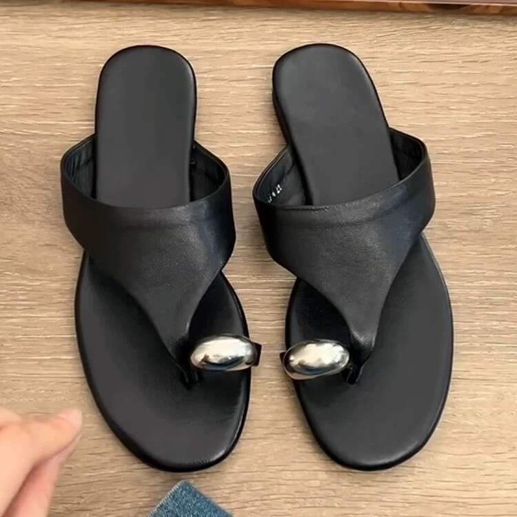 Cowhide Version ~ Korean Style Metal Toe Flip-Flops for Women, Outdoor Wear, 2025 Summer New Fashion Flat Sandals