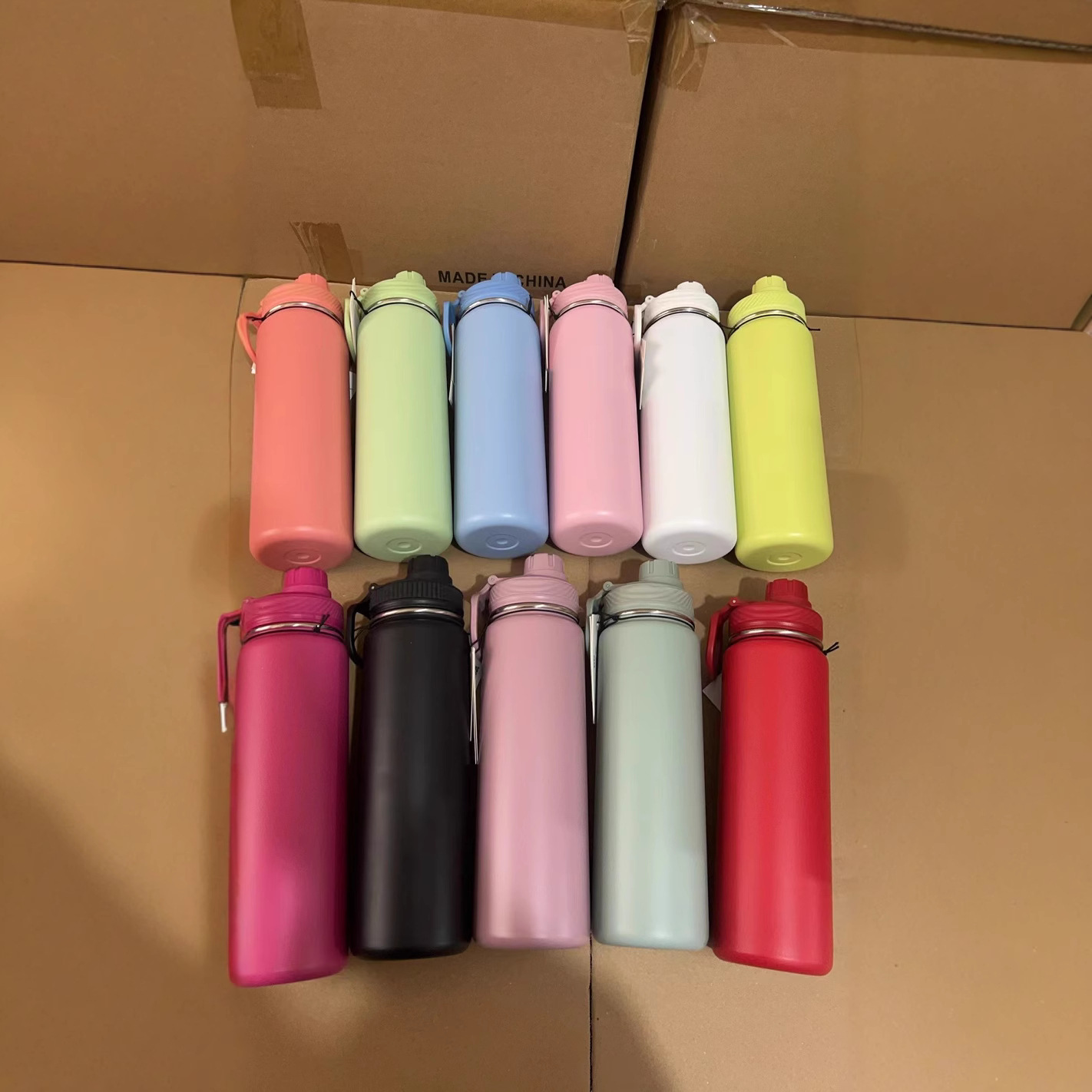 Designer Bottles 304 Stainless Steel Vacuum Insulated Water Bottle 24oz, Large Capacity Space Bottle for Camping & Hiking, Sports & Fitness, Yoga, Outdoor Activities