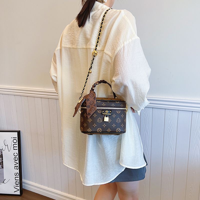 Designer Bag 2025 New Women Shoulder Crossbody Bag, Luxury Feel Chain Large Capacity Bucket Bag, Cosmetic Wash Storage Pouch & Wallet, Multi-Function 