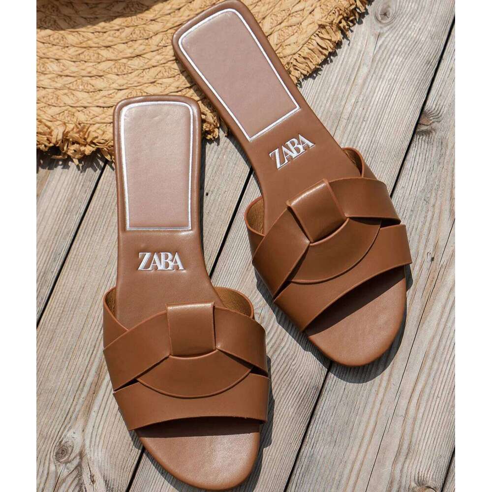 Flat Slippers Casual Shoes Woman 2024 Trend Summer Elegant Dresses Sandals Beach Designer House Round Toe Brand Bathroom