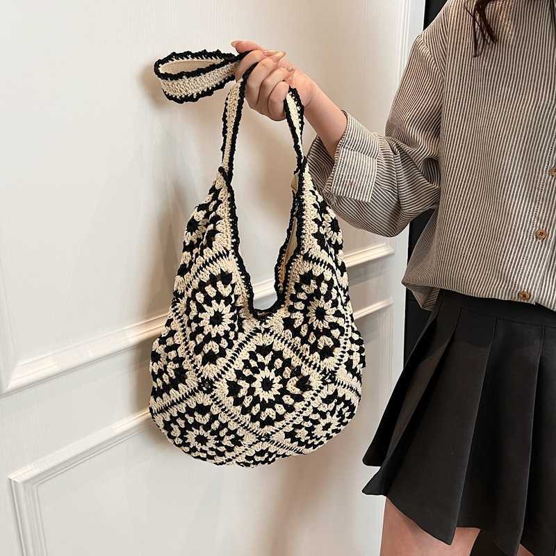 New Fashion Woven Bag High Beauty Color Contrasting Hollow Out Tote Bag Premium Resort Beach Womens Bag