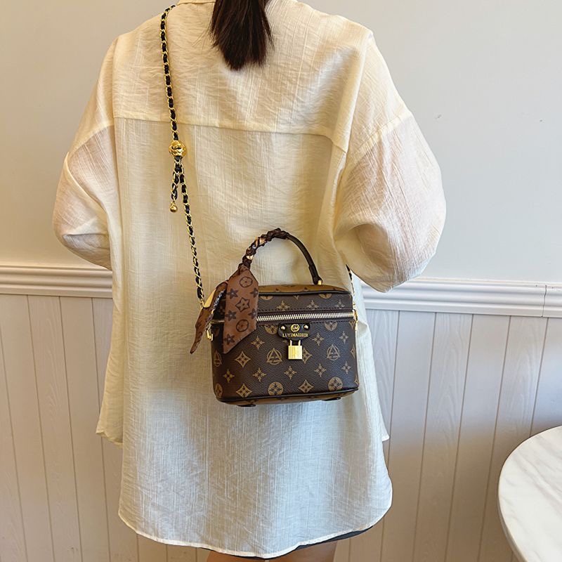 Designer Bag 2025 New Women Shoulder Crossbody Bag, Luxury Feel Chain Large Capacity Bucket Bag, Cosmetic Wash Storage Pouch & Wallet, Multi-Function 