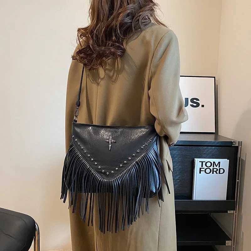 Womens Fashion Rivet Shoulder Bag Trendy and Versatile Crossbody Bag Armpit Bag Purses and Handbags PU Square Cosmetic Bag XJ2520528