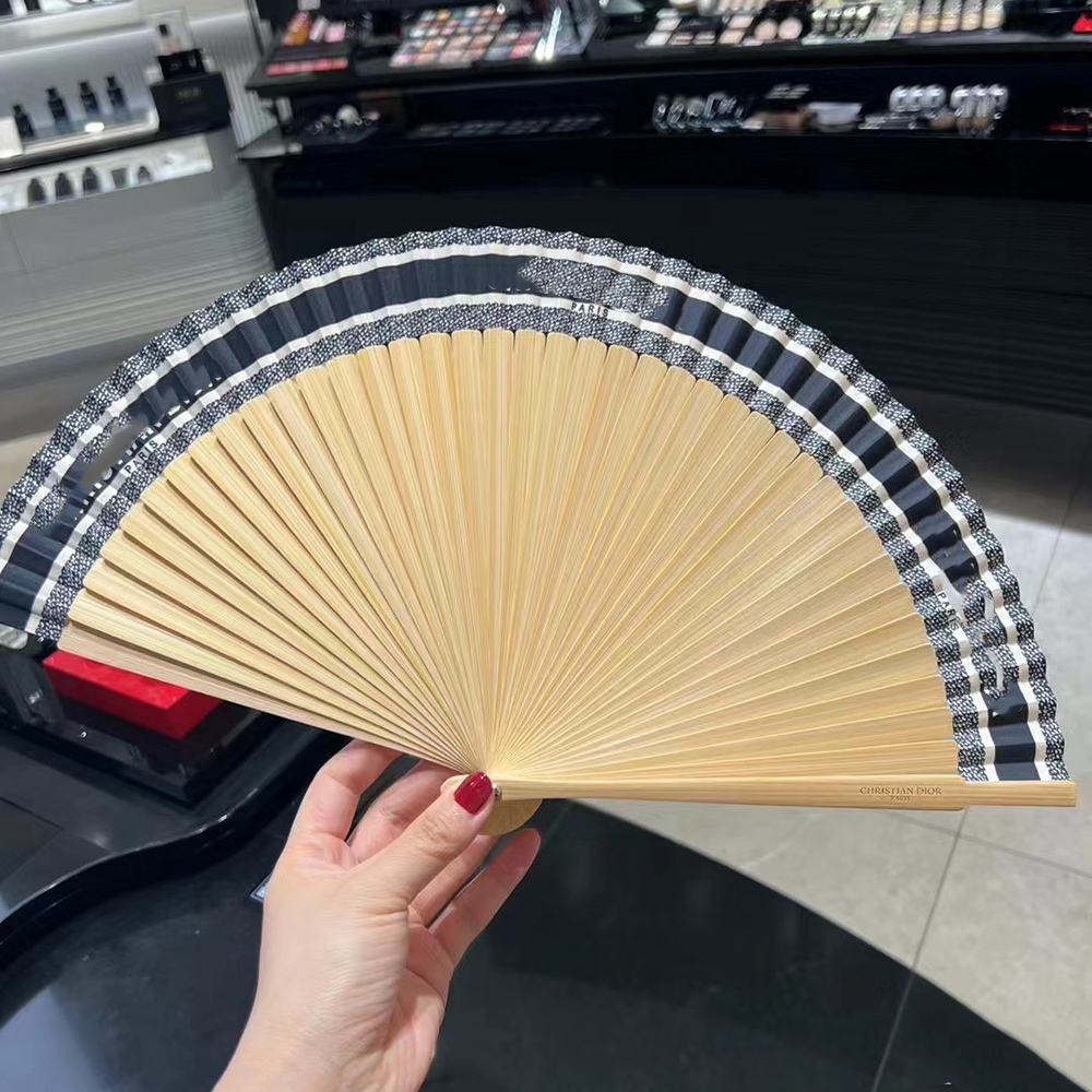 Designer Bamboo Folding Great Favor VIP Gift Hand Dance Fan Summer Festival Party Wedding Gift, Prevent Heatstroke, Reduce Temperature