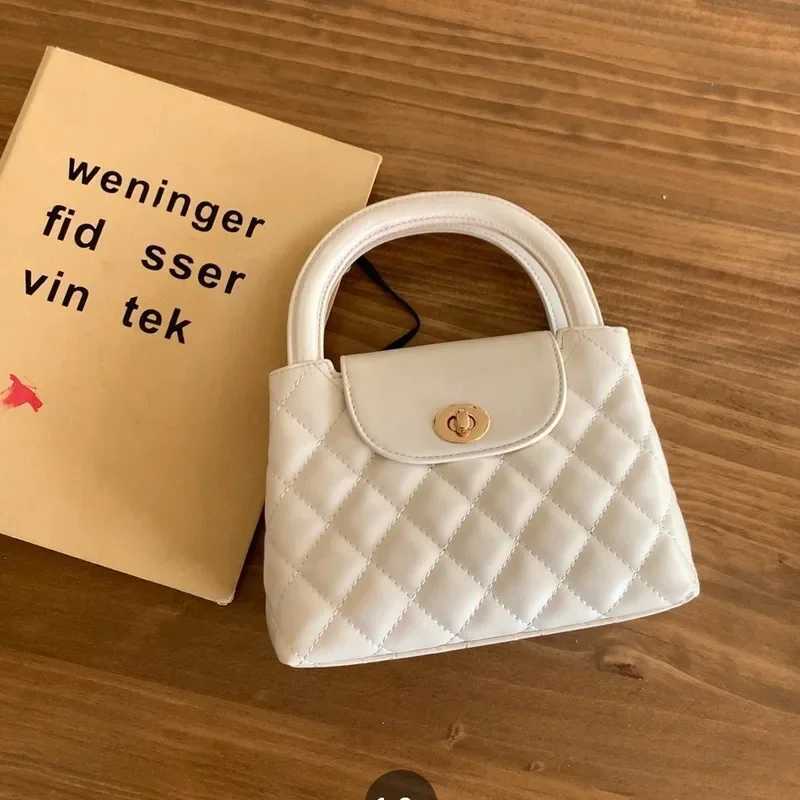 Nicheargyll French Style Chain Handbag New 2024 Spring Summer Fashionable Simple Tweed Crossbody Small Bag From China XJ2520528