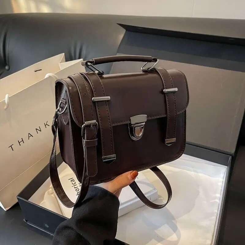 Hot Selling Girls Hundred Retro Small Square Bag Female Students Simple Crossbody College Style Shoulder Handbag Metal Lock Buckle Decoratio Designer 