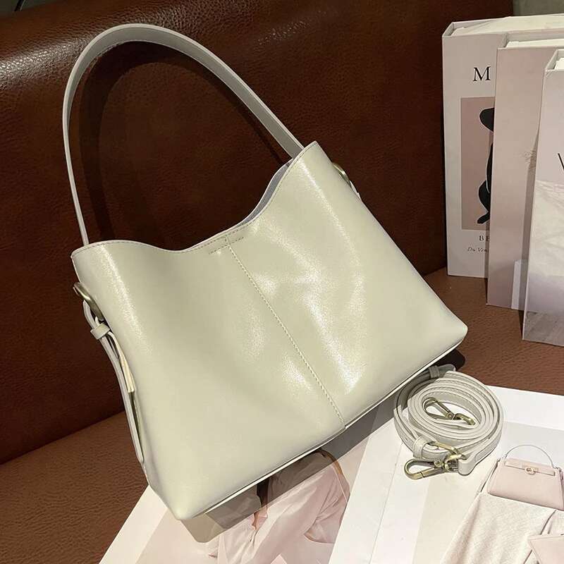 2025 New Lady Large Capacity Women's Crossbody Handbag Top Layer Vegetable Tanned Cowhide Armpit Bucket Bag For Girls
