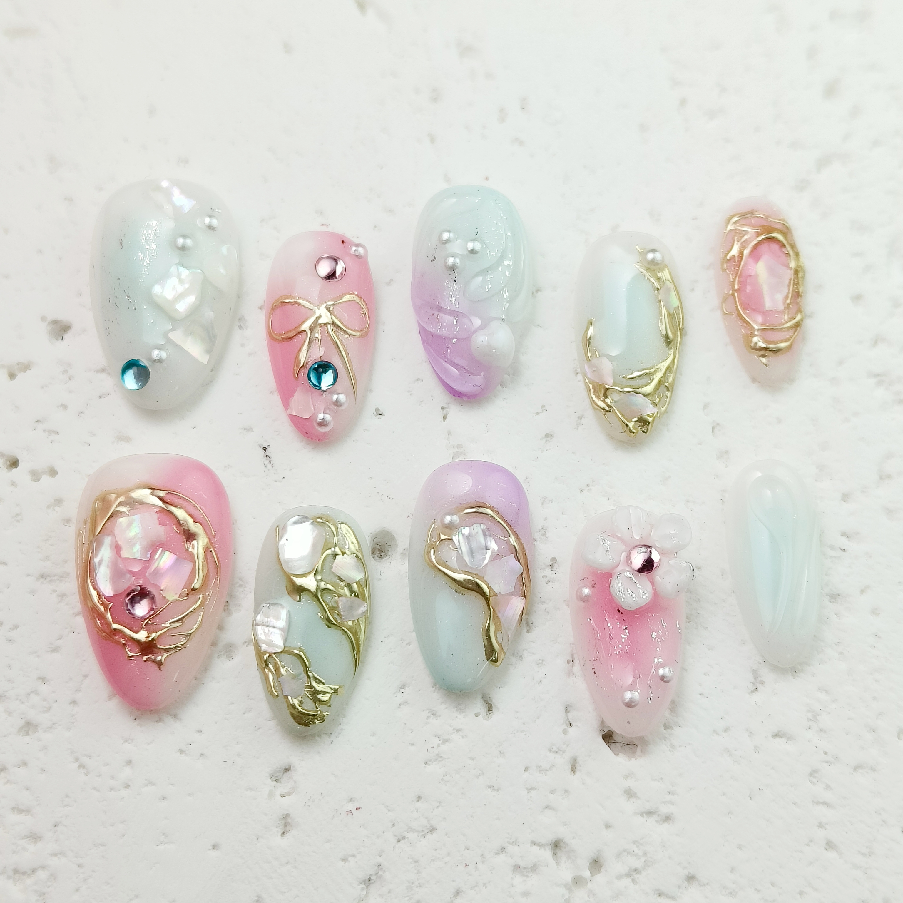 10pcs Sweet Handmade Press-on nails Short Almond Nails Bundle Hand drawn 3D Flowers Butterfly Diamond Finished nail stickers Free storage box jelly gl