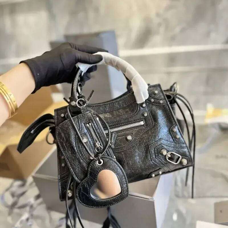 NicheVintage Women s Motorcycle New Style Cool Underarm Handbag Large Capacity Single Shoulder Slant Cross Bag bag
