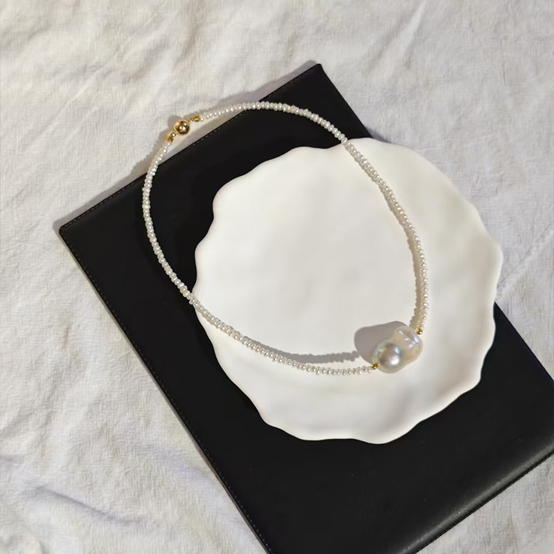Elegant Baroque Pearls Beaded Pendant Necklace with Natural Pearl Clusters Chic Accessory for Everyday Wear