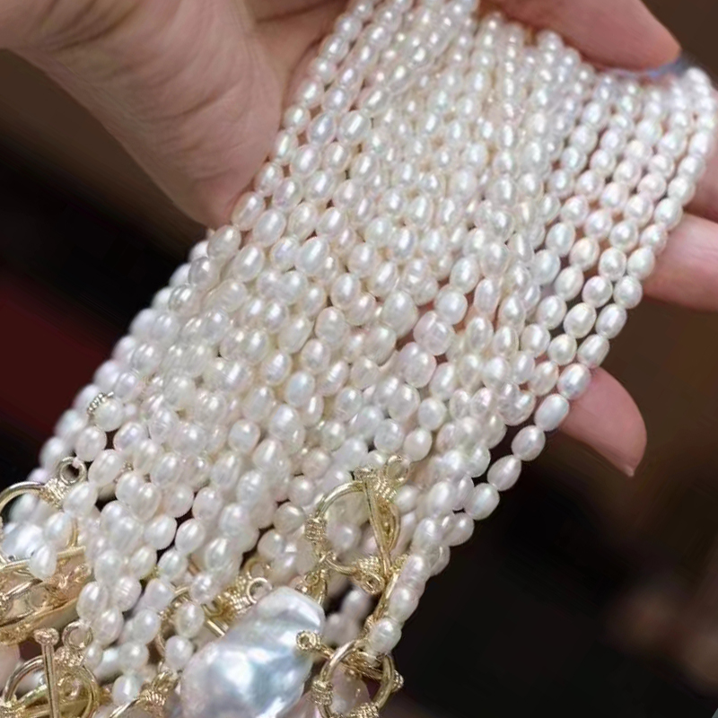 Delicate Pearls: A Simple yet Charming Necklace & Matching Earring Pairing Comfortable Wearing Experience