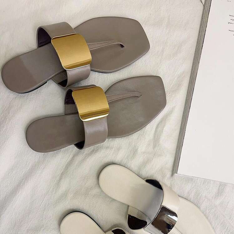 Korean Style Niche Design Metal Flat Square Flip-Flops for Women Outdoor Summer New Beach Toe Post Sandals