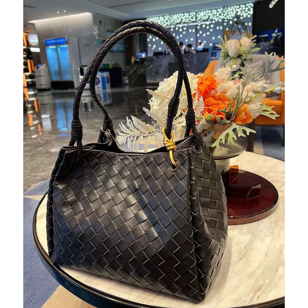 Tote Bag Braided Handbag Sheepskin Woven Parachute Bucket Tote Basket Handmade Large Capacity Handheld Shoulder Crossbody Bag Shoulder Bag