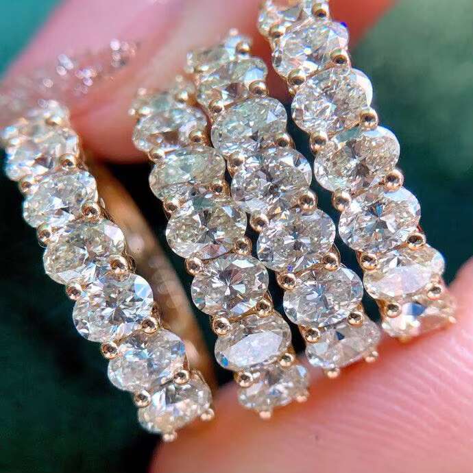 2025 New Luxury Design Shining Many Diamond 18K Gold White Color Women Ring