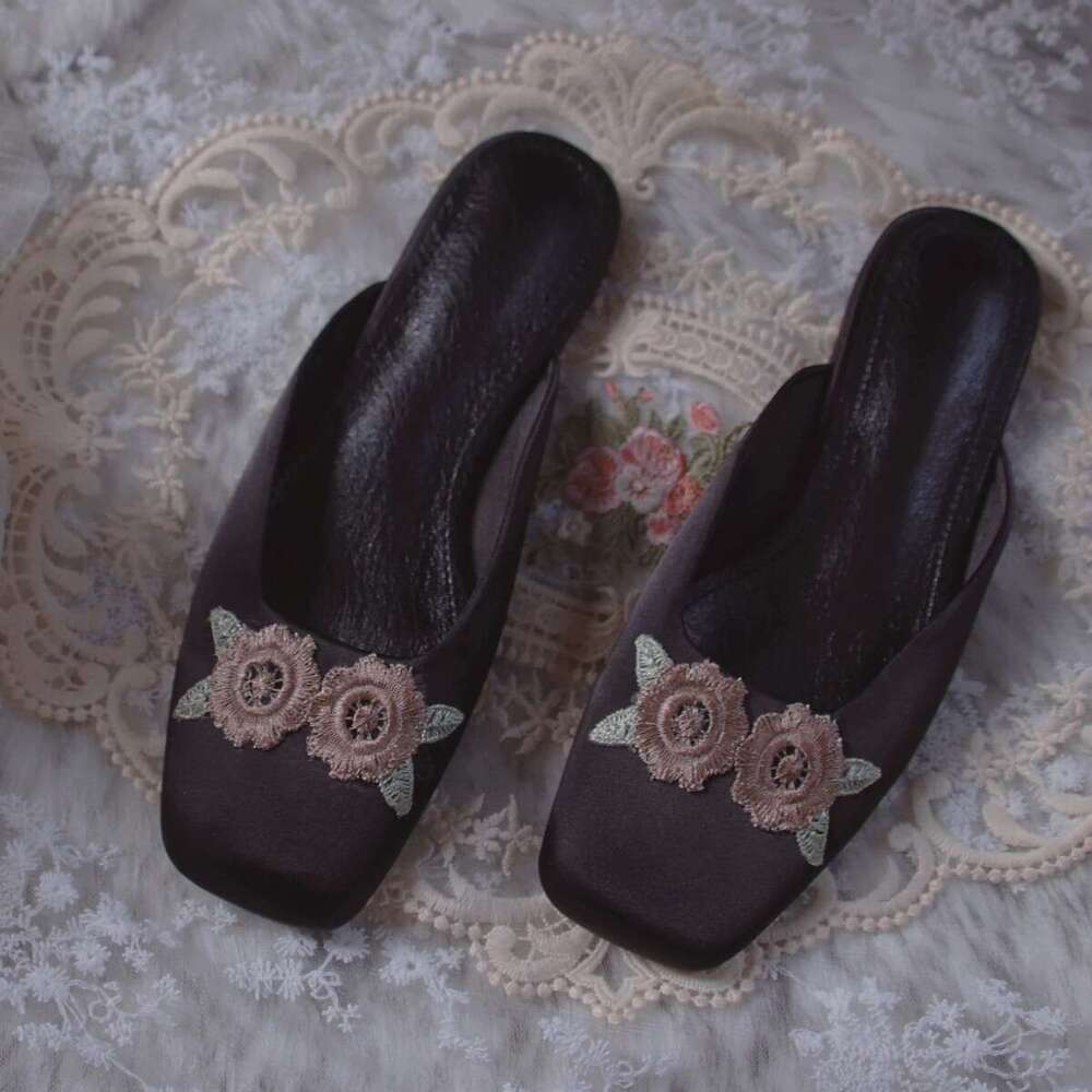 Genuine Leather Satin Embroidered Flower Square Toe Mules for Women Outdoor 2025 Spring Summer Fashion Flat Sandals