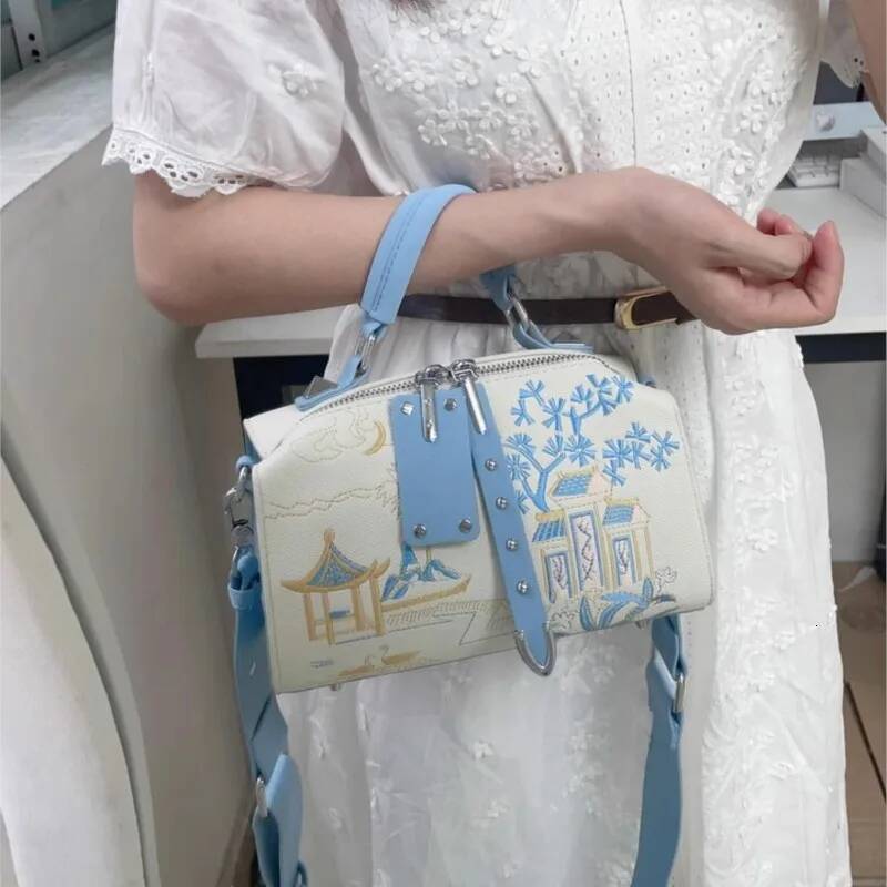 Light Brand Women's Handbag 2025 New Embroidered Boston Versatile High-End Lightweight Single Shoulder Crossbody Bag