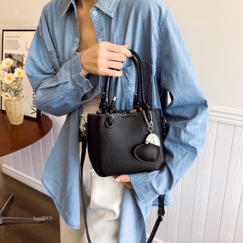 Top quality Brand High Quality New Style Free Delivery Designer Bag 2025 Women's Small Exquisite High-end Texture Heart Shoulder Simple Light Lux