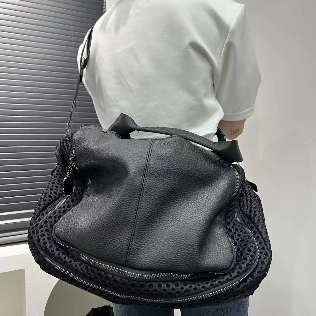 Ladies fashionable retro street splicing tote bag with large capacity mesh and oversized ladies wallet shoulder bag 250528