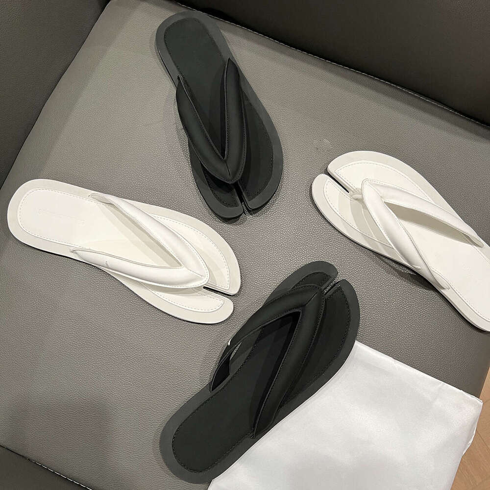 Genuine Leather Niche Design Pig Trotter Split Toe Flip-Flops for Women, Summer New Beach Flat Sandals, Roman Style Cool Slippers