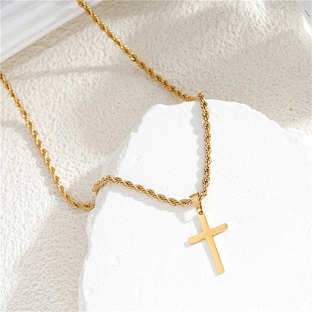 Stainless Steel Cross Pendant Necklace for Men Boys 18K Gold Plated Silver Simple Twisted Chain Fashionable Jewelry Beach Party XJ250528