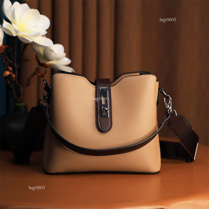 Top quality Brand High Quality New Style Free Delivery Designer Bag 2024 Autumn Live Streaming Hot Sale Simple Versatile Bucket Cross-border Single Sh