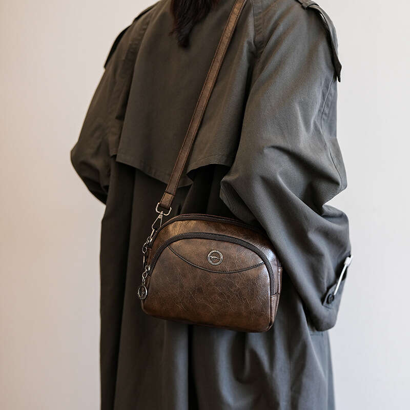Women's Single Shoulder Saddle Winter New Fashion Middle-Aged Mom Crossbody Trendy Versatile Phone Bag B5
