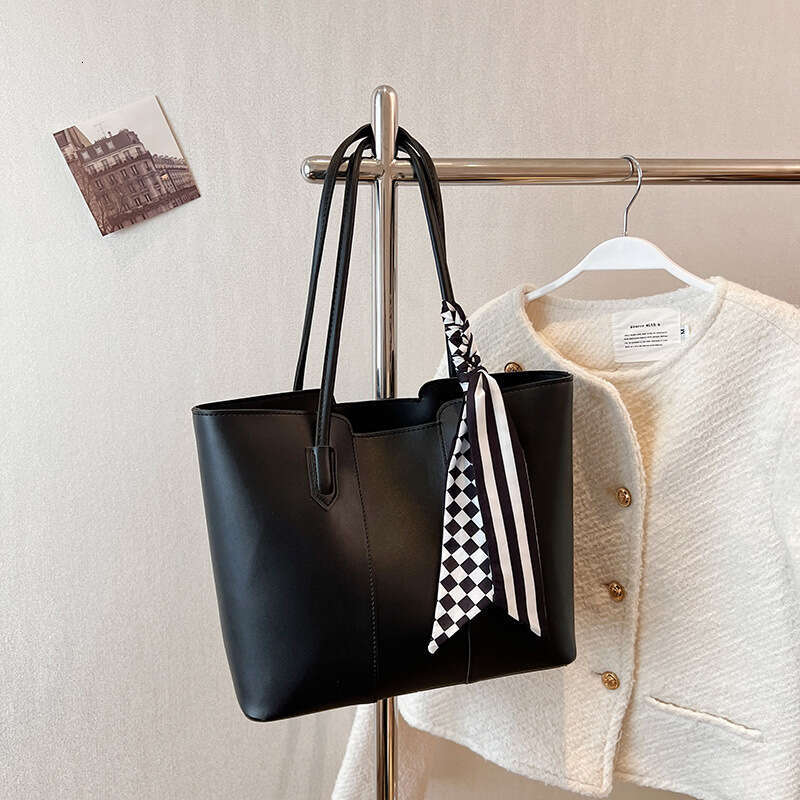 Minimalist Commuter Large Capacity Tote New Niche Stylish Trendy Versatile Shoulder Underarm Bag For Women B5
