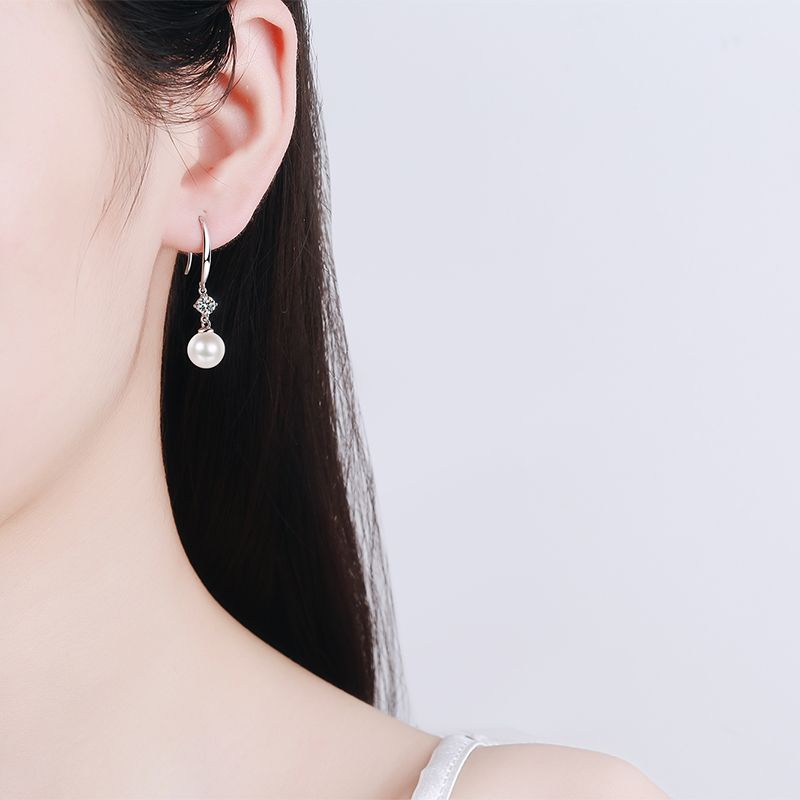925 Sterling Silver Earrings for Women, 8mm Freshwater Pearl Hooks, Four-Prong 30-Point Moissanite Earrings, Fashionable Chic High-End Jewelry