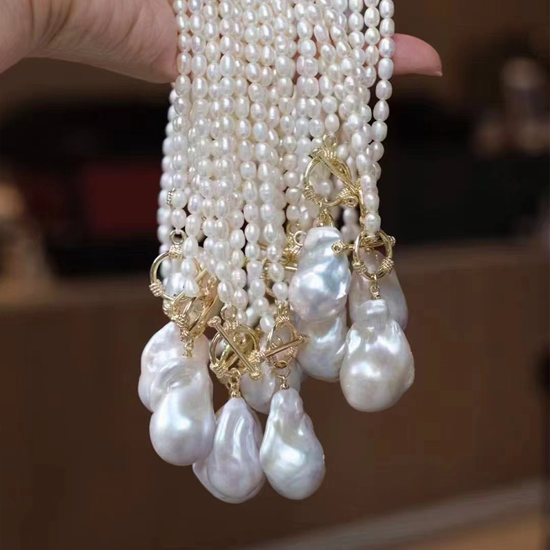 Delicate Pearls: A Simple yet Charming Necklace & Matching Earring Pairing Comfortable Wearing Experience