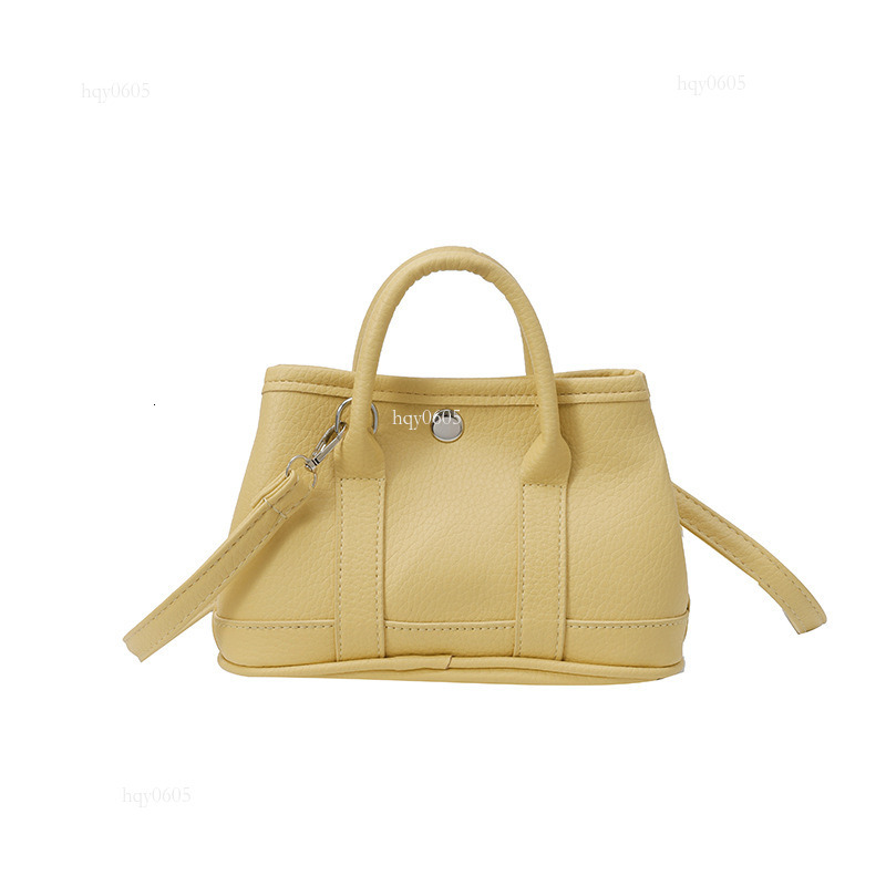 Top quality Brand High Quality New Style Free Delivery Designer Bag Trendy Women's Bags 2025 Luxury Niche High-end Commuter Handbag Shoulder Cros