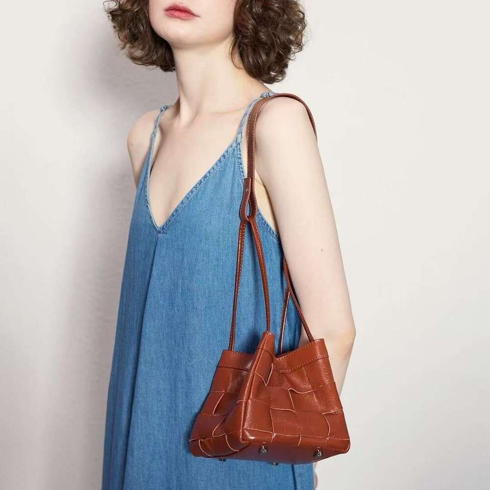 Tote Bag Braided Handbag Cowhide Bucket Woven Box Single Shoulder Crossbody Fashionable Women S Bag Versatile Handbag Lightweight Niche Shoulder Bag