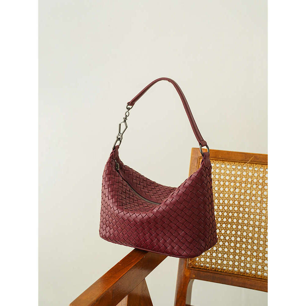 Tote Bag Crafted Sheepskin Dog Walking Niche Shoulder Versatile Crossbody Genuine Leather Woven Bag Handbag Shoulder Bag Braided Handbag