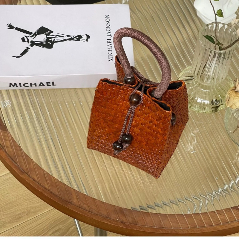 Free Shipping Designer Bag Thailand Imported Vintage Straw Woven Small Tote Bag With Wooden Buckle Solid Color Woven Bag Bucket Bag For Women