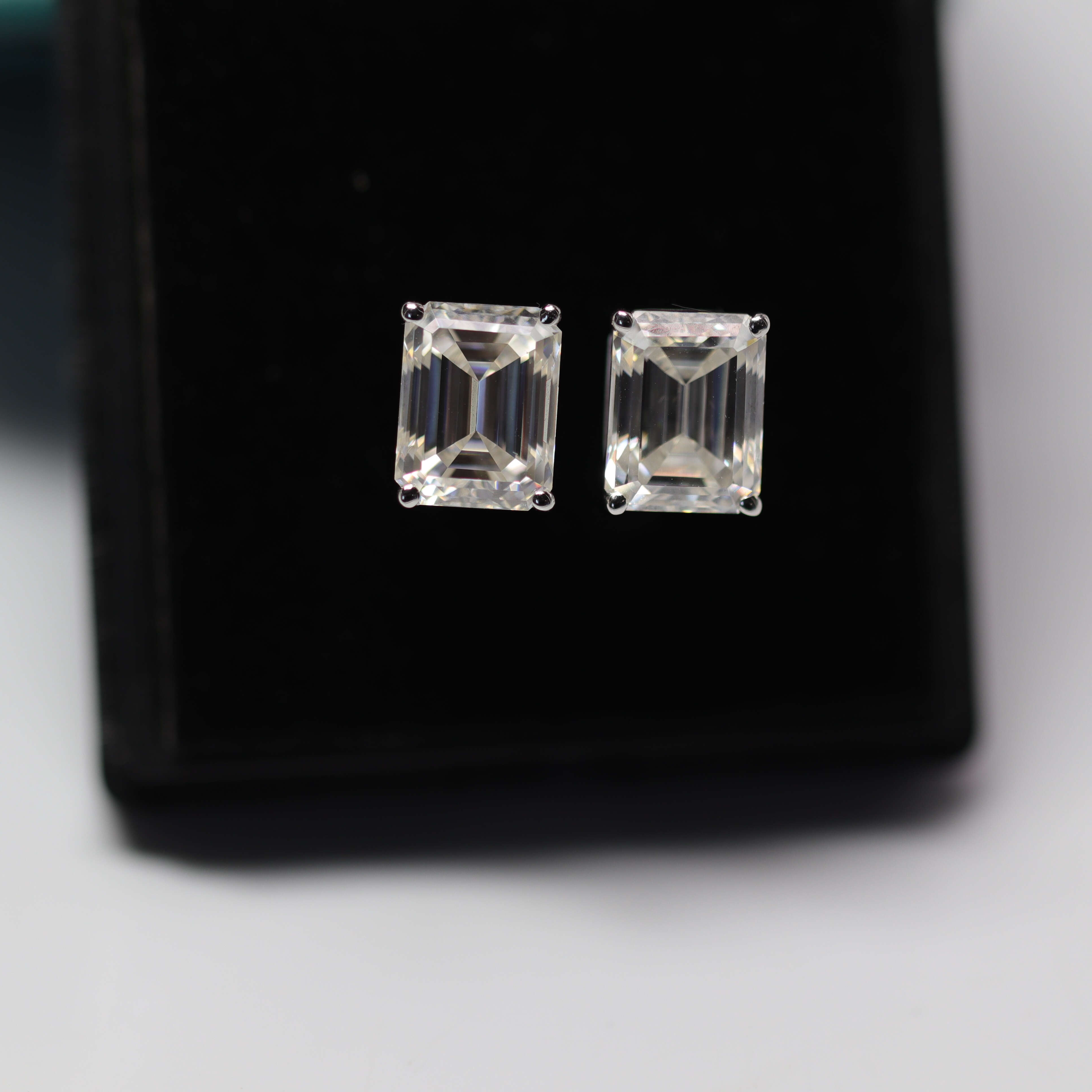 Fancy Earrings for Women Fashion 14k Emerald Moissanite Earring Hoop Gold Vvs 3ct Emerald Cut Diamond Studs Jewelry