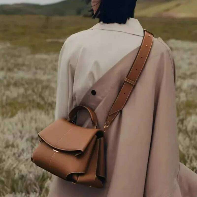 Popular Series 2024 New Bag European And American Fashion Leather Pleated Women's Handbag