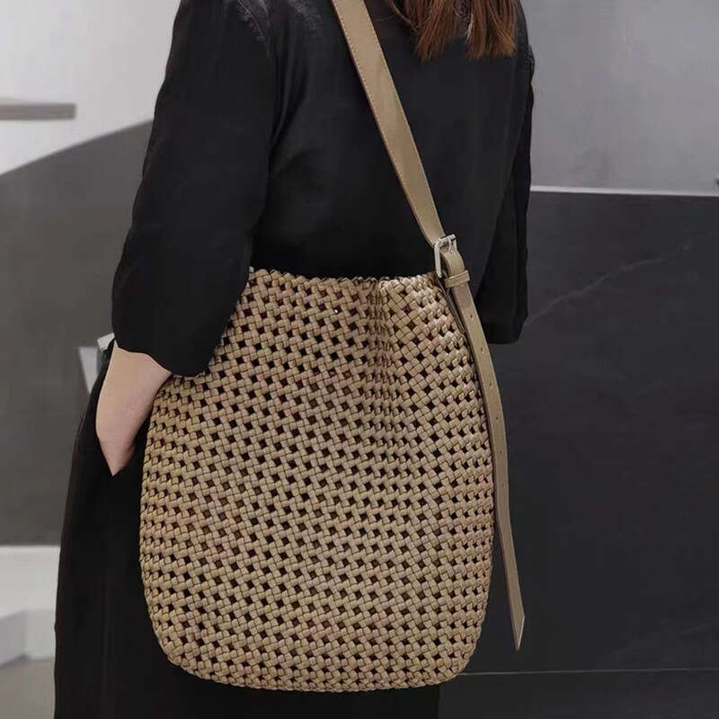 Tote Bag New Niche Woven Crossbody Travel Vacation Style Handbag Shoulder High End Handmade Straw Bag For Women Shoulder Bag Braided Handbag