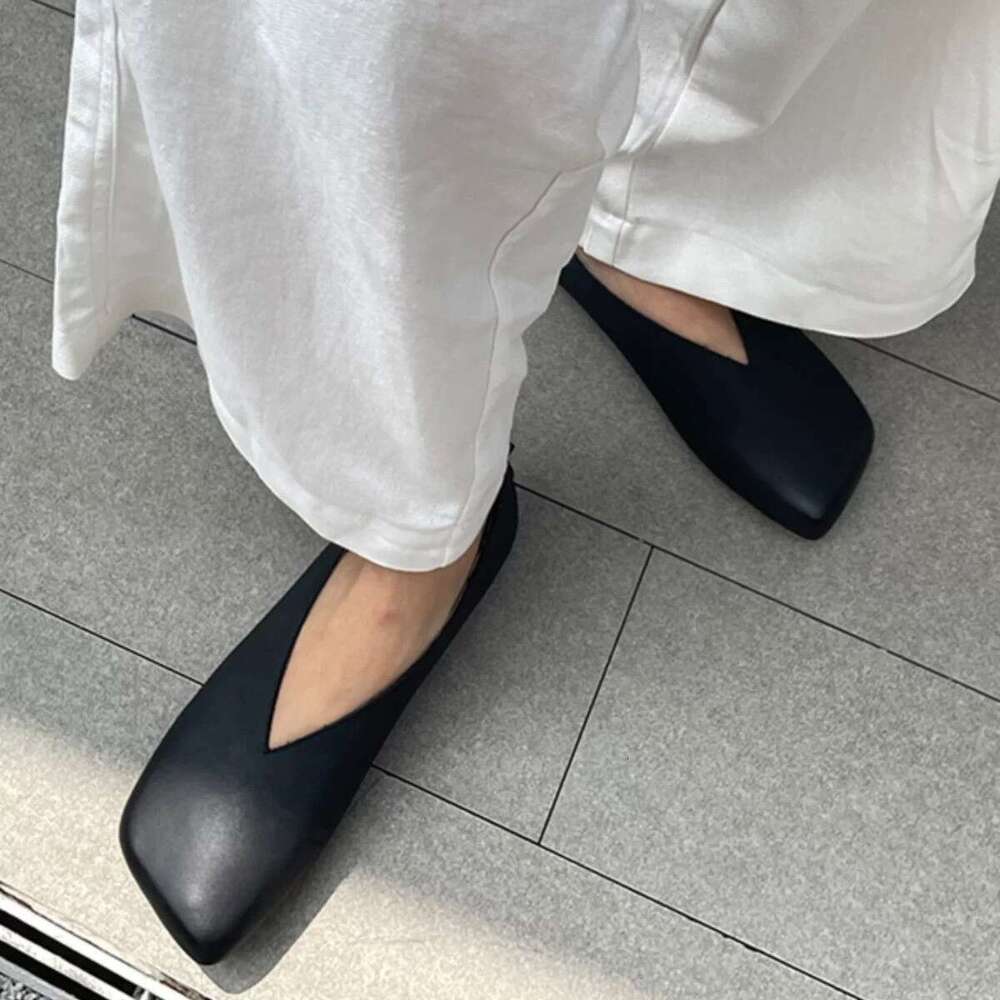 Genuine Leather Niche V-Cut Square Toe Flat Ballet for Women 2025 New Spring Fashion Vintage Single Shoes