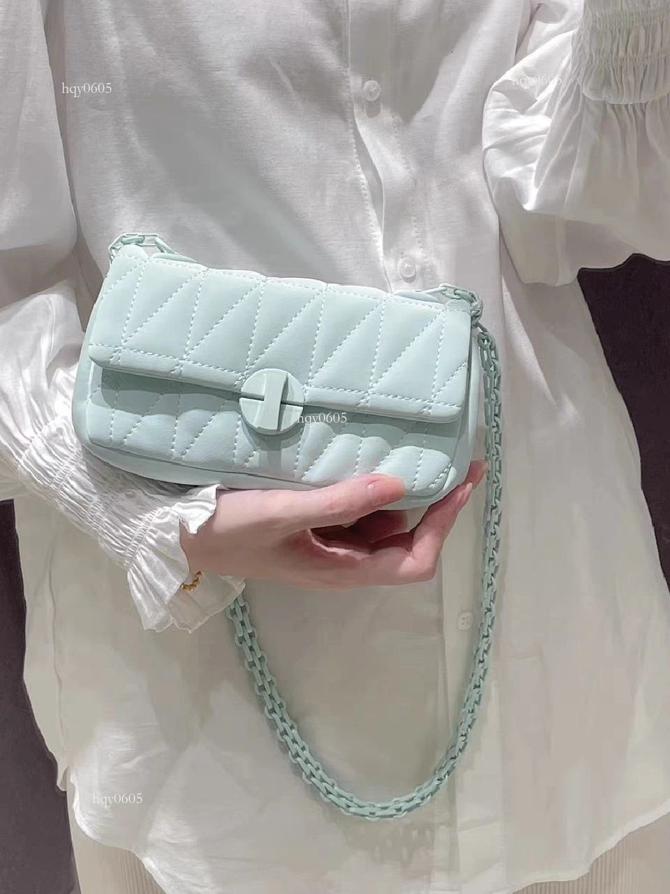 Top quality Brand High Quality New Style Free Delivery Designer Bag 2025 Spring Summer Textured Small for Women Quilted Chain Shoulder Underarm Versat