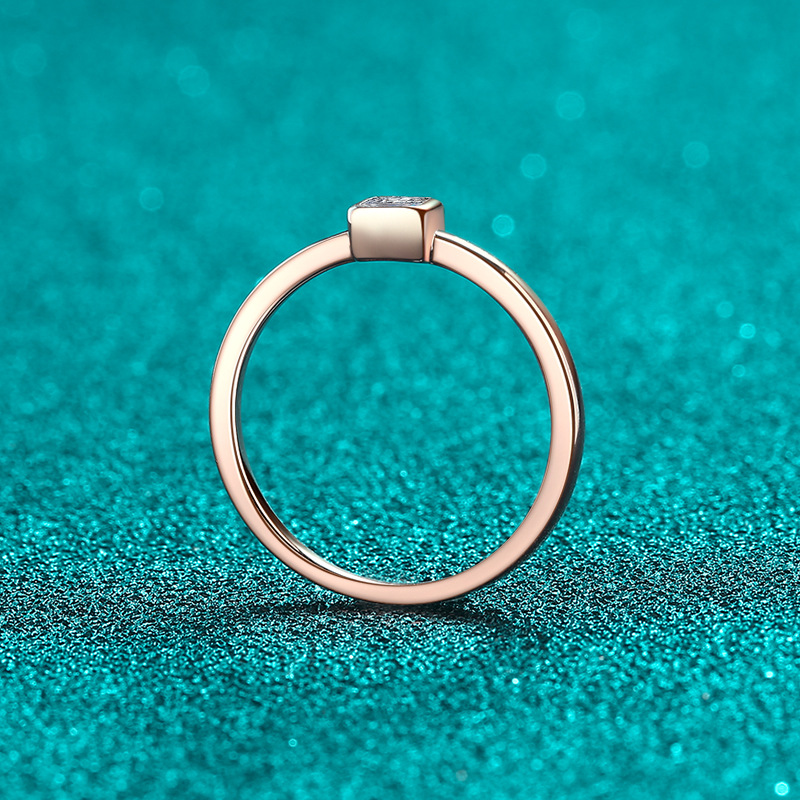 Luxury Cold-Toned Elegance: S925 Sterling Silver Inspired Jewelry Piece with Moissanite