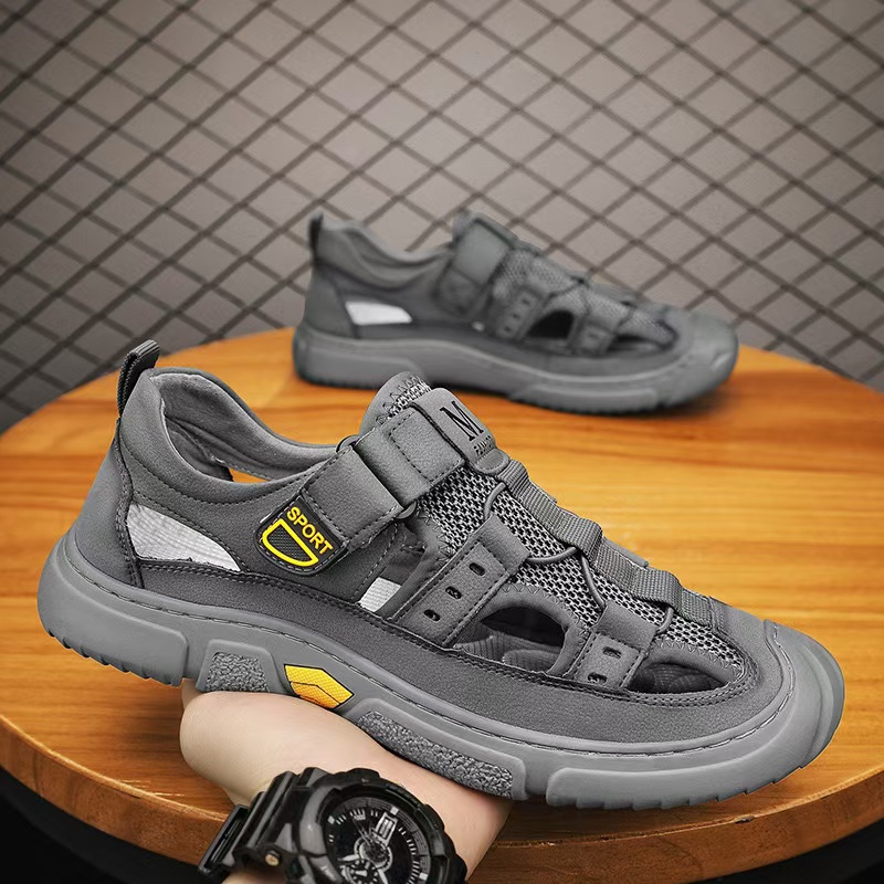 Sandals for men in summer 2025 versatile casual non slip hole shoes sports beach outdoor water wading toe cap cool mop