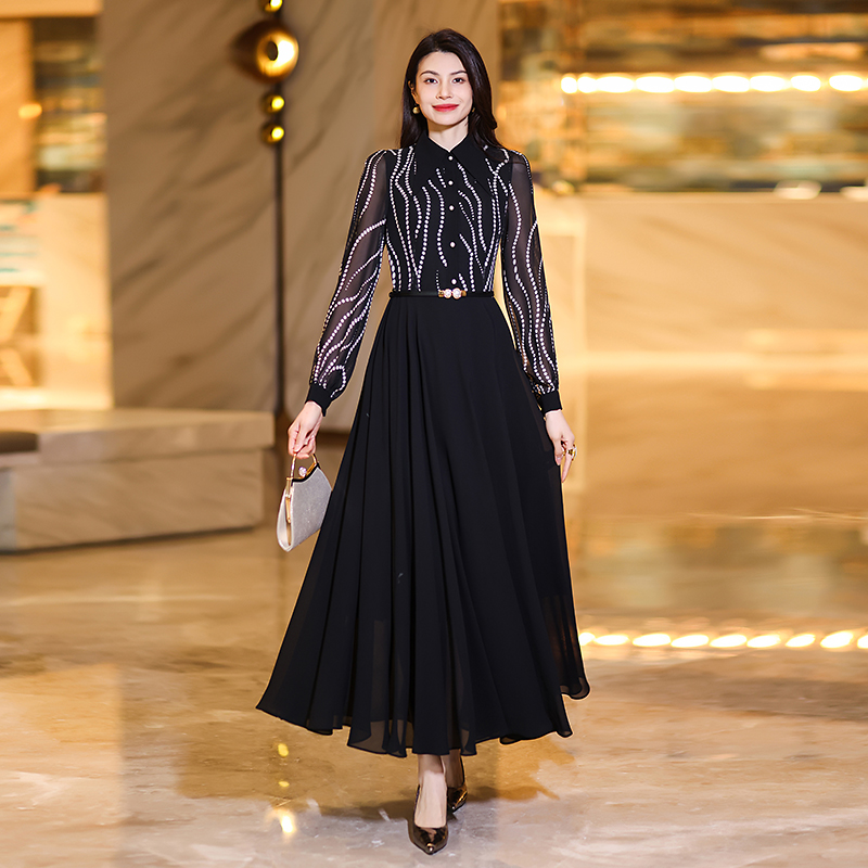 Sleek Fit & Flare Tunic Top Skirt Combo Featuring Intricate Patterned Hem