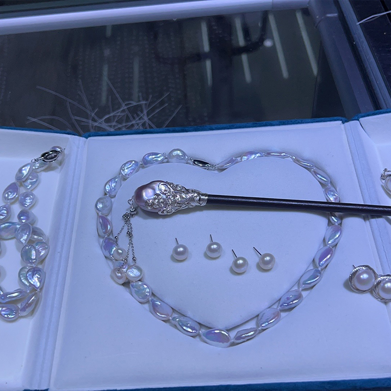 Exquisite Natural Pearls Adorn Your Locks A Timeless Accessory For Any Occasion
