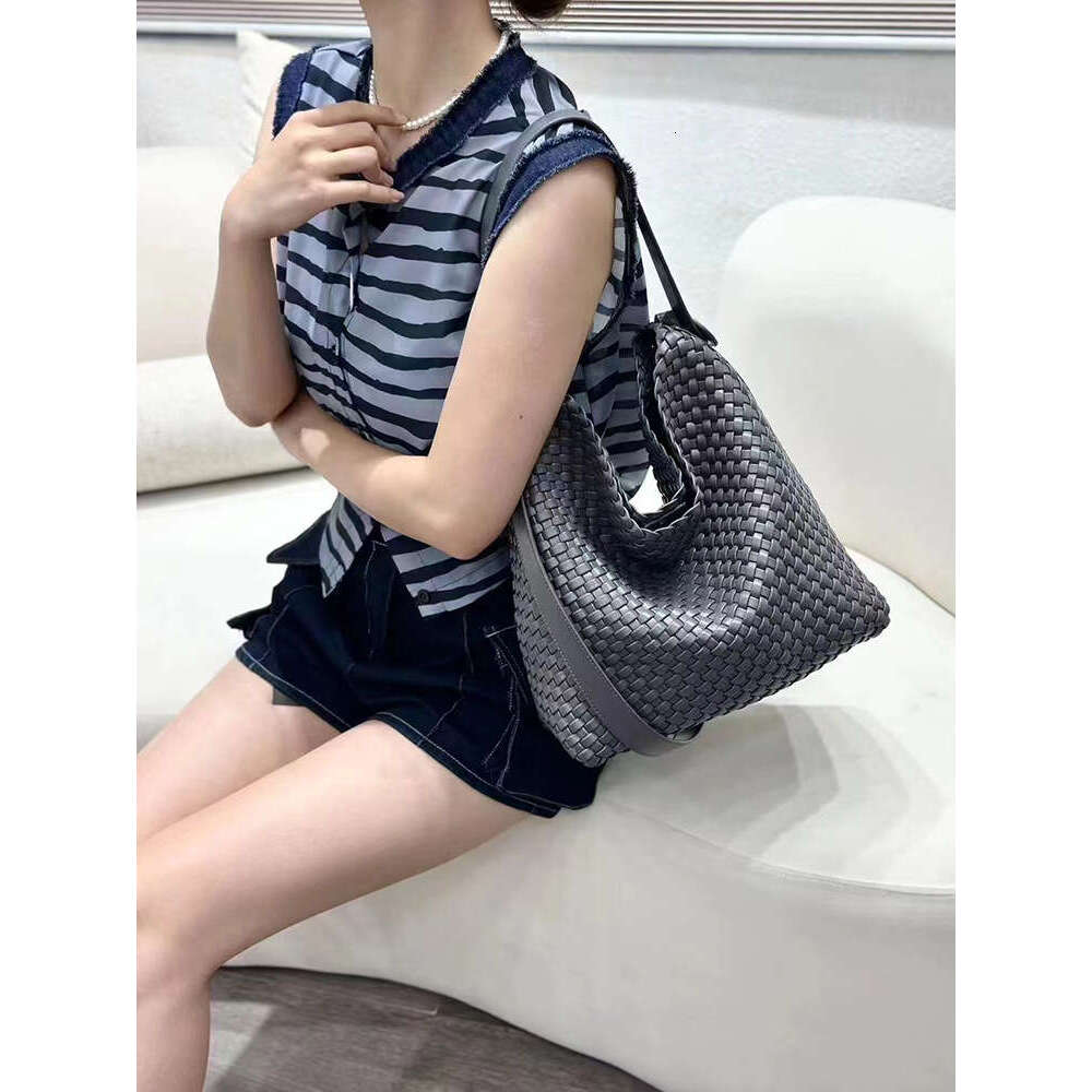 Tote Bag High End Niche Design Handwoven Genuine Leather Tote Underarm New Large Capacity Bucket Bag Trendy Shoulder Bag Braided Handbag