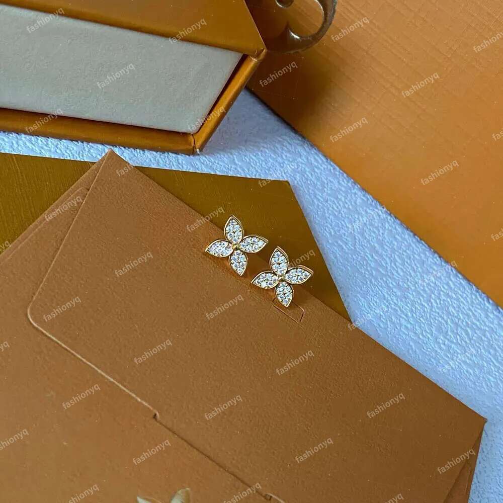 Fashion Hoop Stud Earrings For Women Gold Earing Diamond Studded Earrings Big Circle Classic Accessories Designer Jewelry Boucles Doreilles Gifts