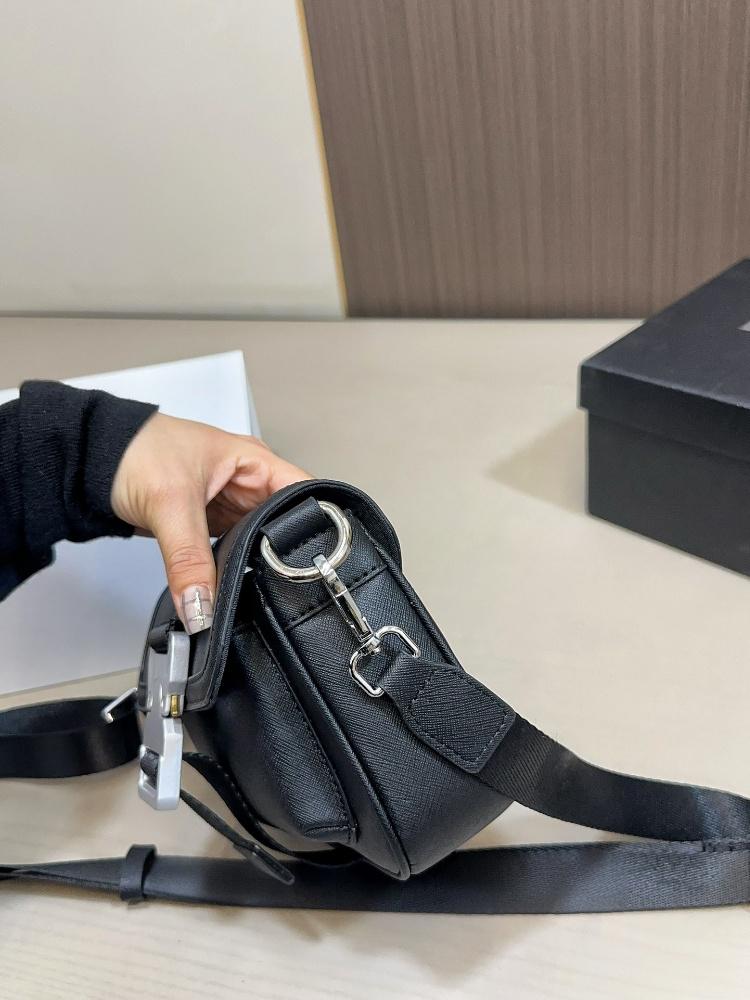 Crossbody bag, men's workwear, men's mobile phone bag, lightweight Japanese small shoulder bag, 2025 new casual trendy brand camera bag