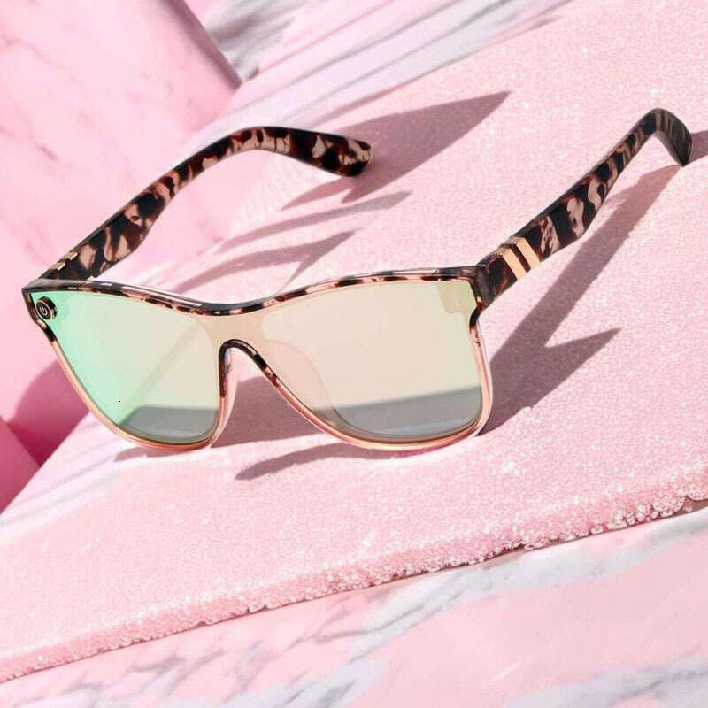 DHcollections High-end Men's Sunglasses Fashionable Design with Large Sports Frame and Integrated Tac Lenses