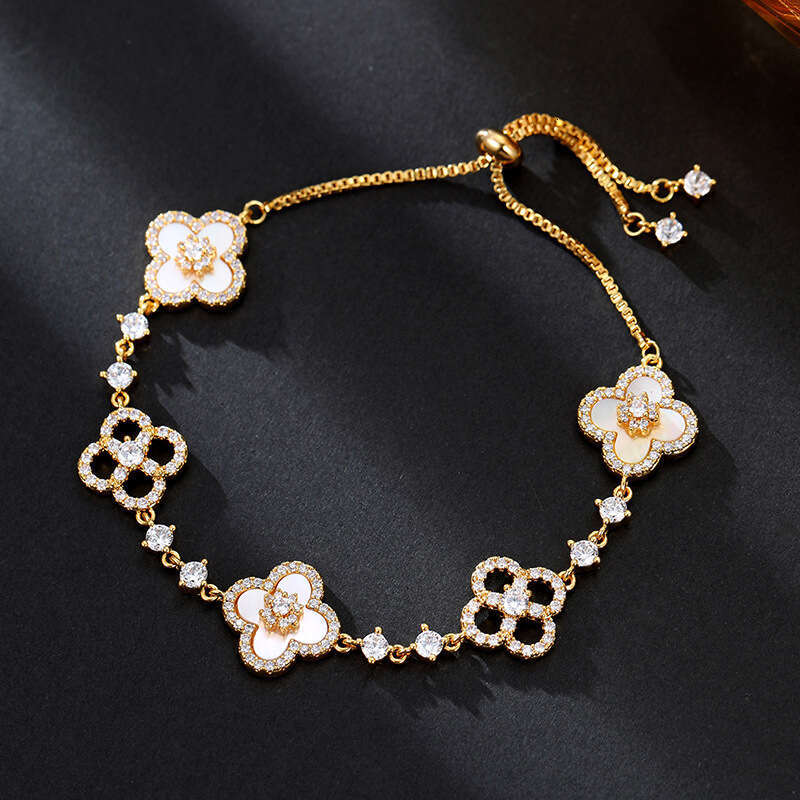 Light Micro-inlaid Zircon Lucky Clover Shell for Women, Adjustable Pull-out Design, High-end Exquisite Mother-of-Pearl Beaded Bracelet Jewelry