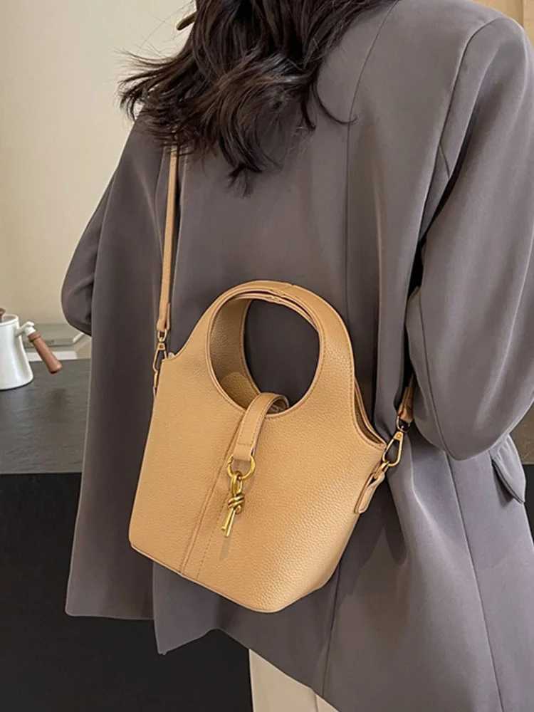 Women New Style Trendy Crossbody Bucket Bag Fashionable High End Office Handbag Personalized Metal Decoration One Shoulder Bag XJ2520528