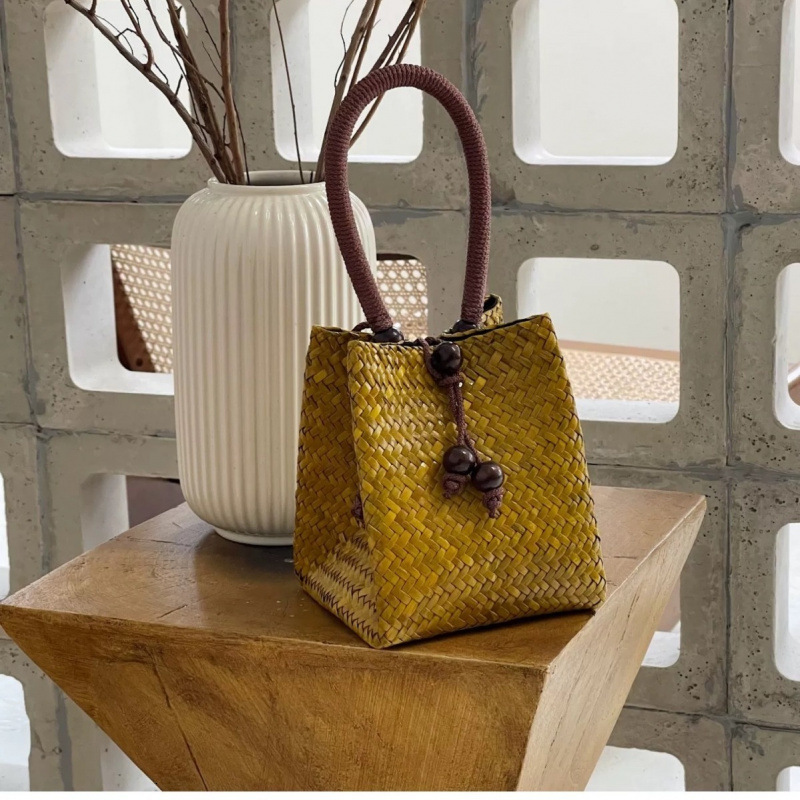 Free Shipping Designer Bag Thailand Imported Vintage Straw Woven Small Tote Bag With Wooden Buckle Solid Color Woven Bag Bucket Bag For Women
