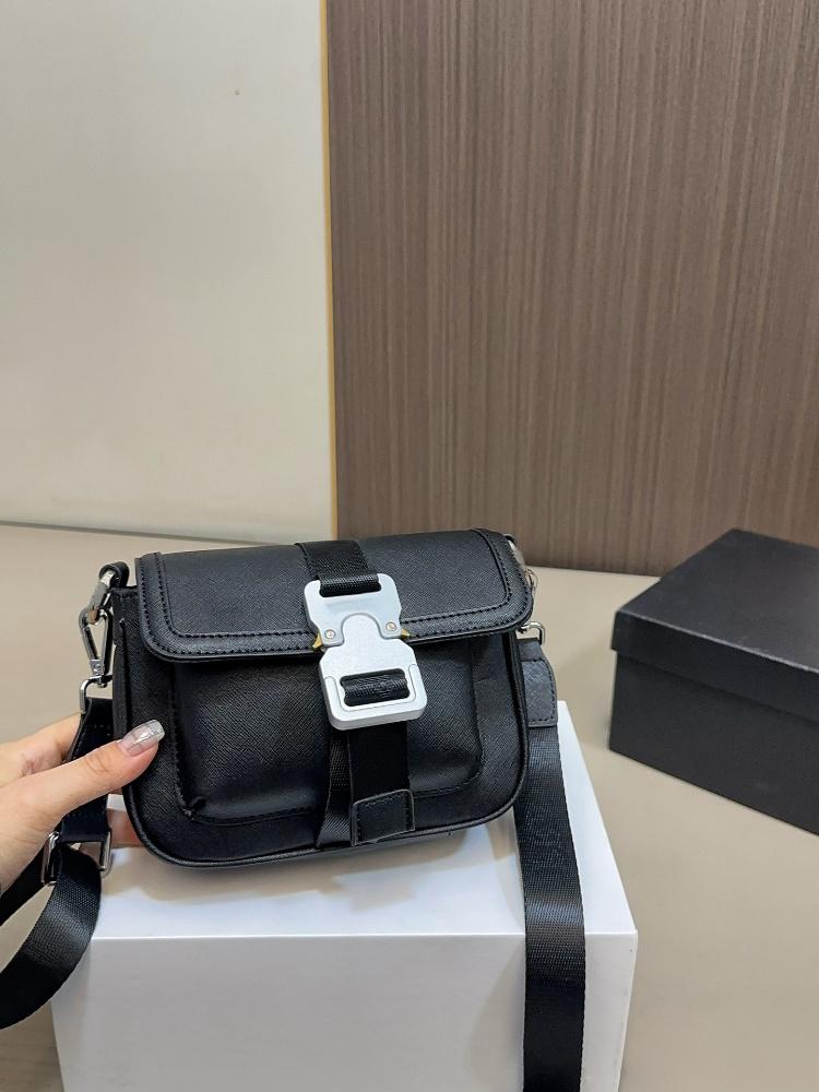 Crossbody bag, men's workwear, men's mobile phone bag, lightweight Japanese small shoulder bag, 2025 new casual trendy brand camera bag